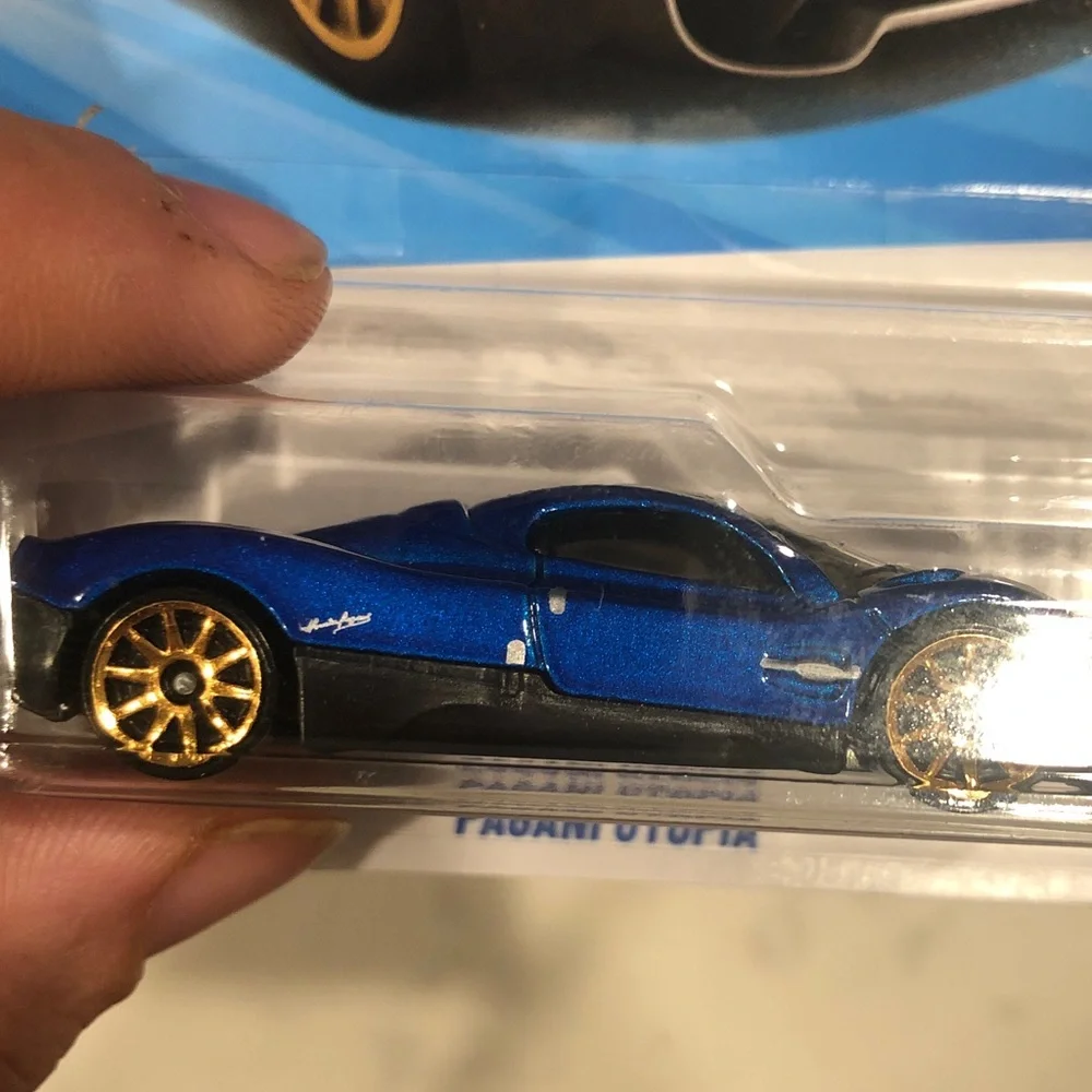 Mattel Hot Wheels Blue Pagani Utopia
